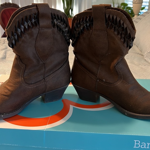 Brown Rampage - Picture 2 of 4